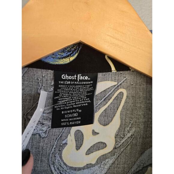 Men's Small Vintage-Style Ghostface Button-Up Horror Movie Shirt - Picture 4 of 4